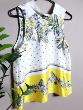 Zara pretty floral sleeveless shirt